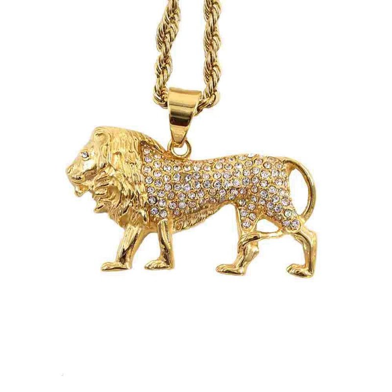 قلادة على شكل أسد مرصعة بالكري - مراجعة Men Accessories Singapore وسعره