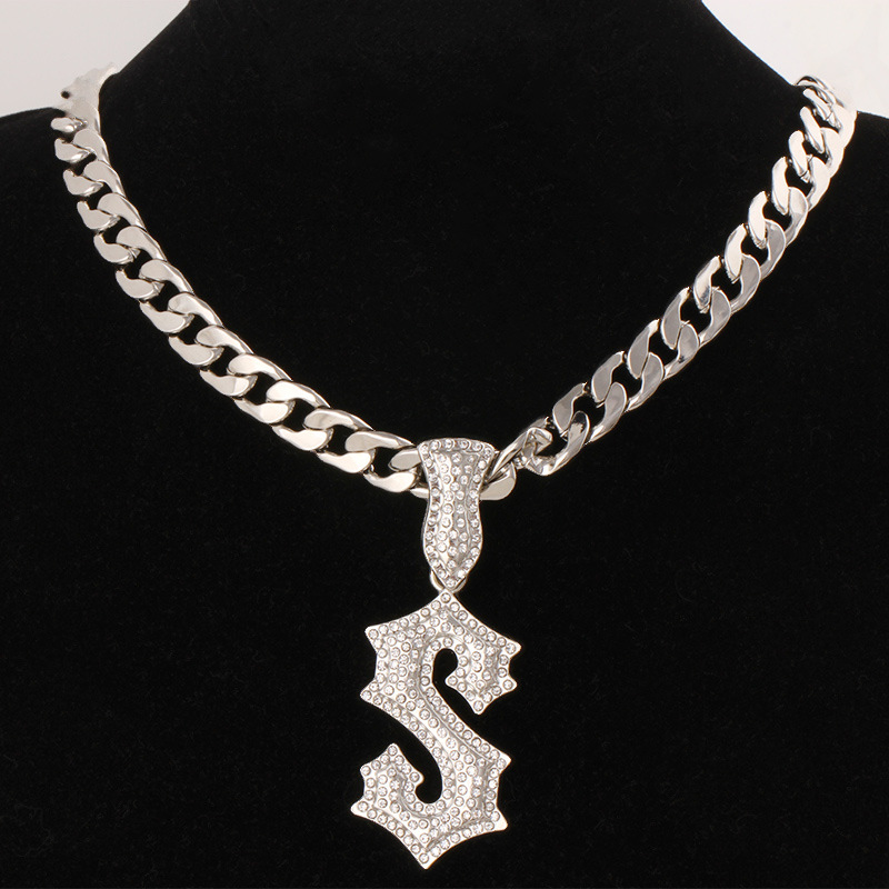 قلادة هيب هوب جديدة بحرف S للر - مراجعة Men Accessories Singapore وسعره