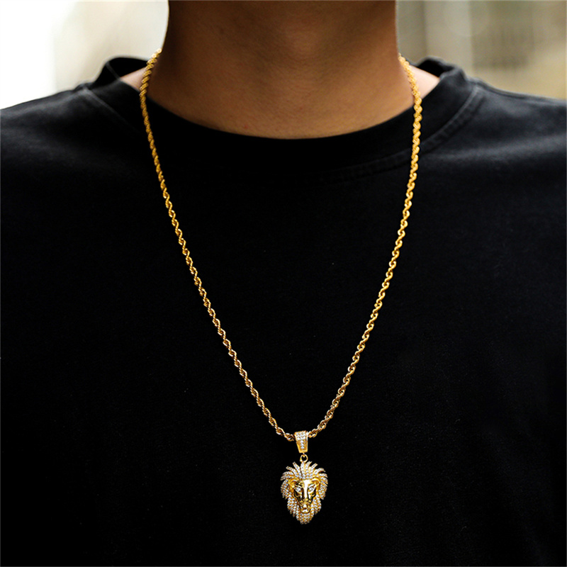 قلادات بتصميم أسد مرصعة بأحجار - مراجعة Men Accessories Singapore وسعره